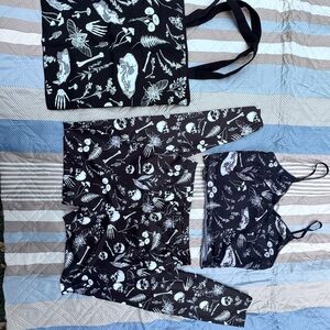 ROMWE Black and White Skeleton and mushrooms bundle